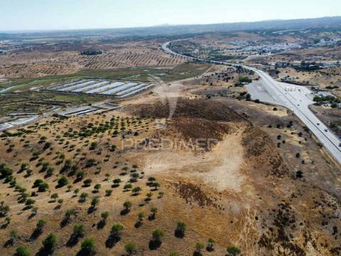 Terreno à beira do guadiana, com 25ha, com projecto de hotel