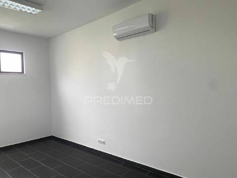 Escritórios amplos e espaçosos em évora