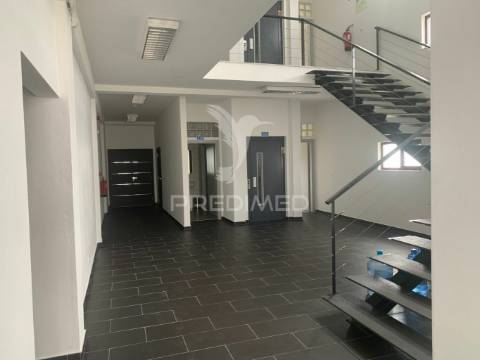 Escritórios amplos e espaçosos em évora