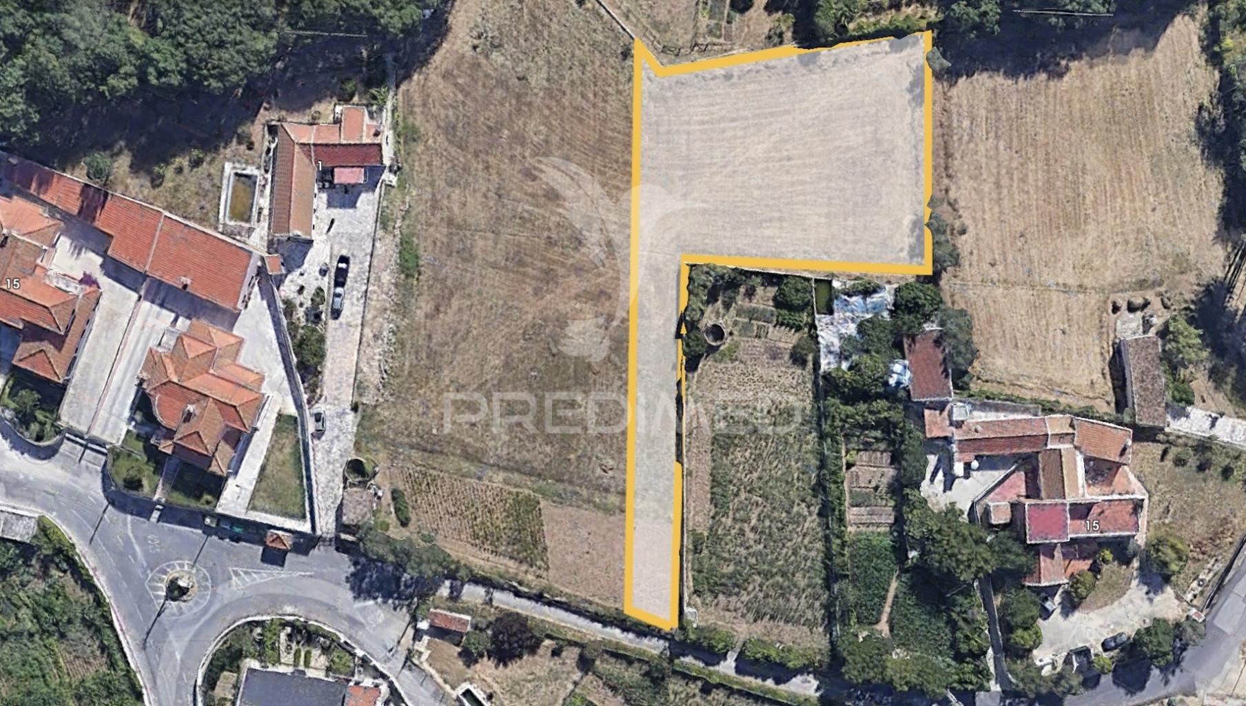Terreno urbano no campo mas a um pequeno passo da cidade