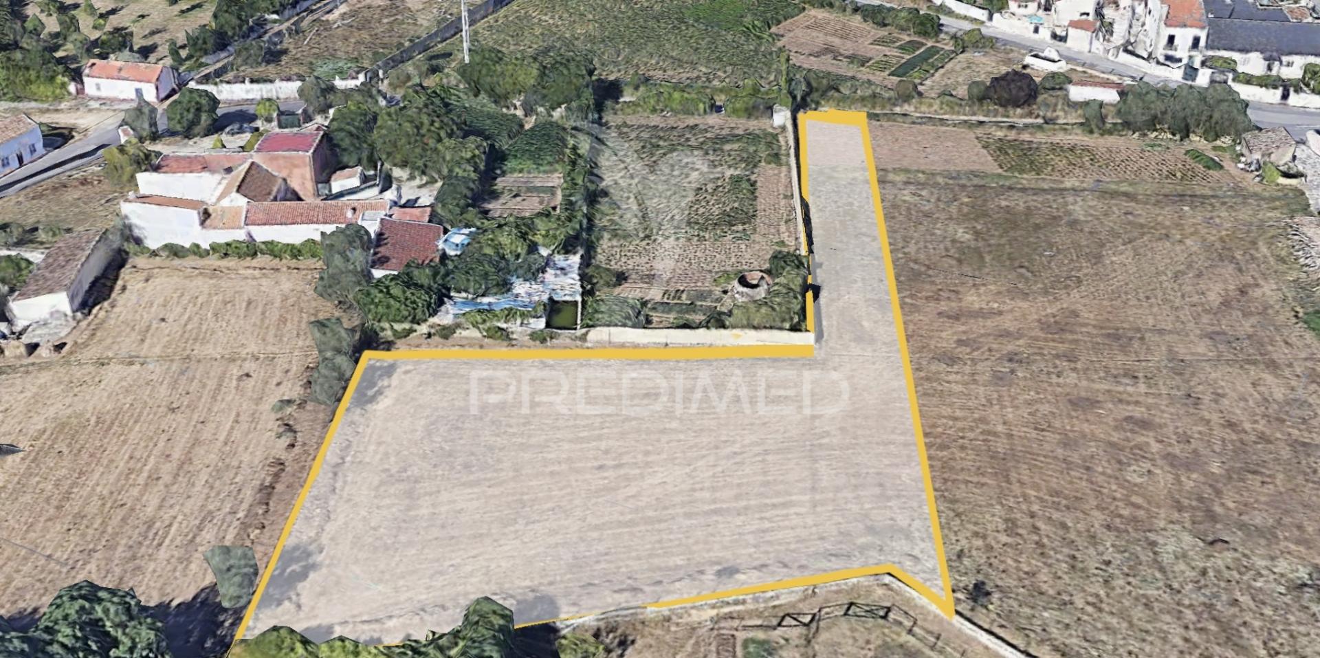 Terreno urbano no campo mas a um pequeno passo da cidade