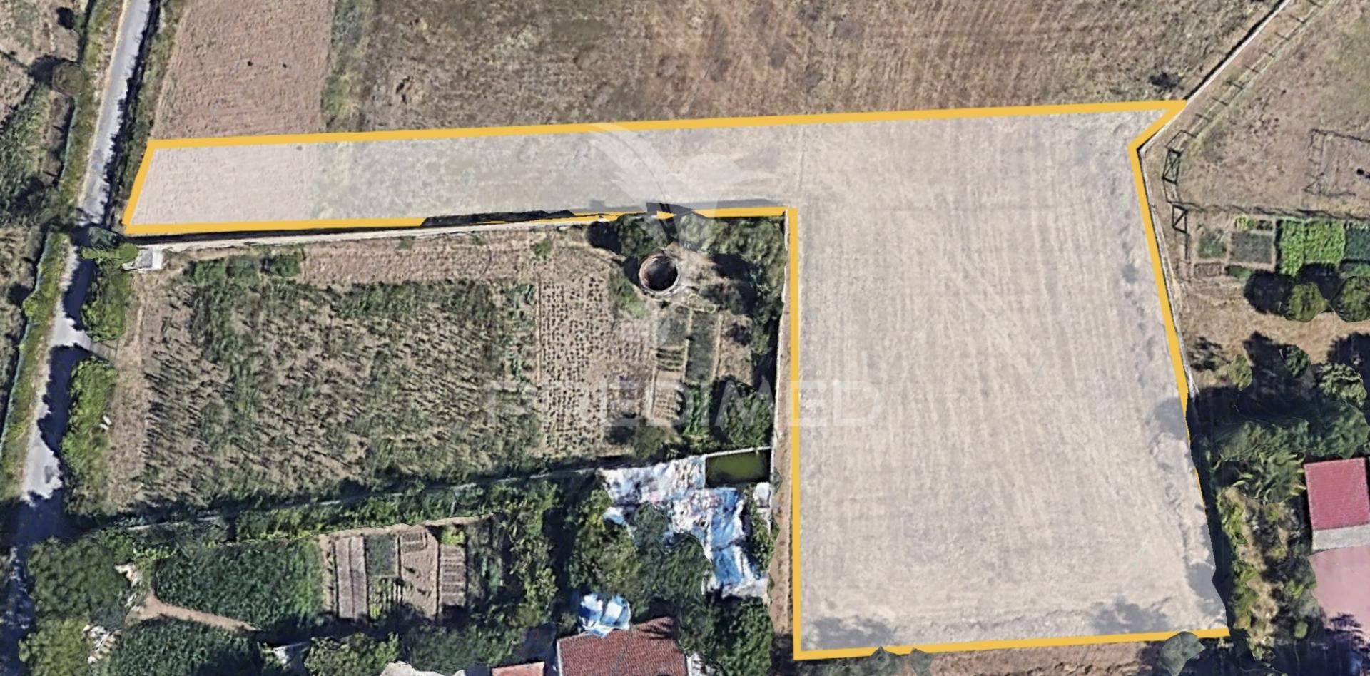 Terreno urbano no campo mas a um pequeno passo da cidade