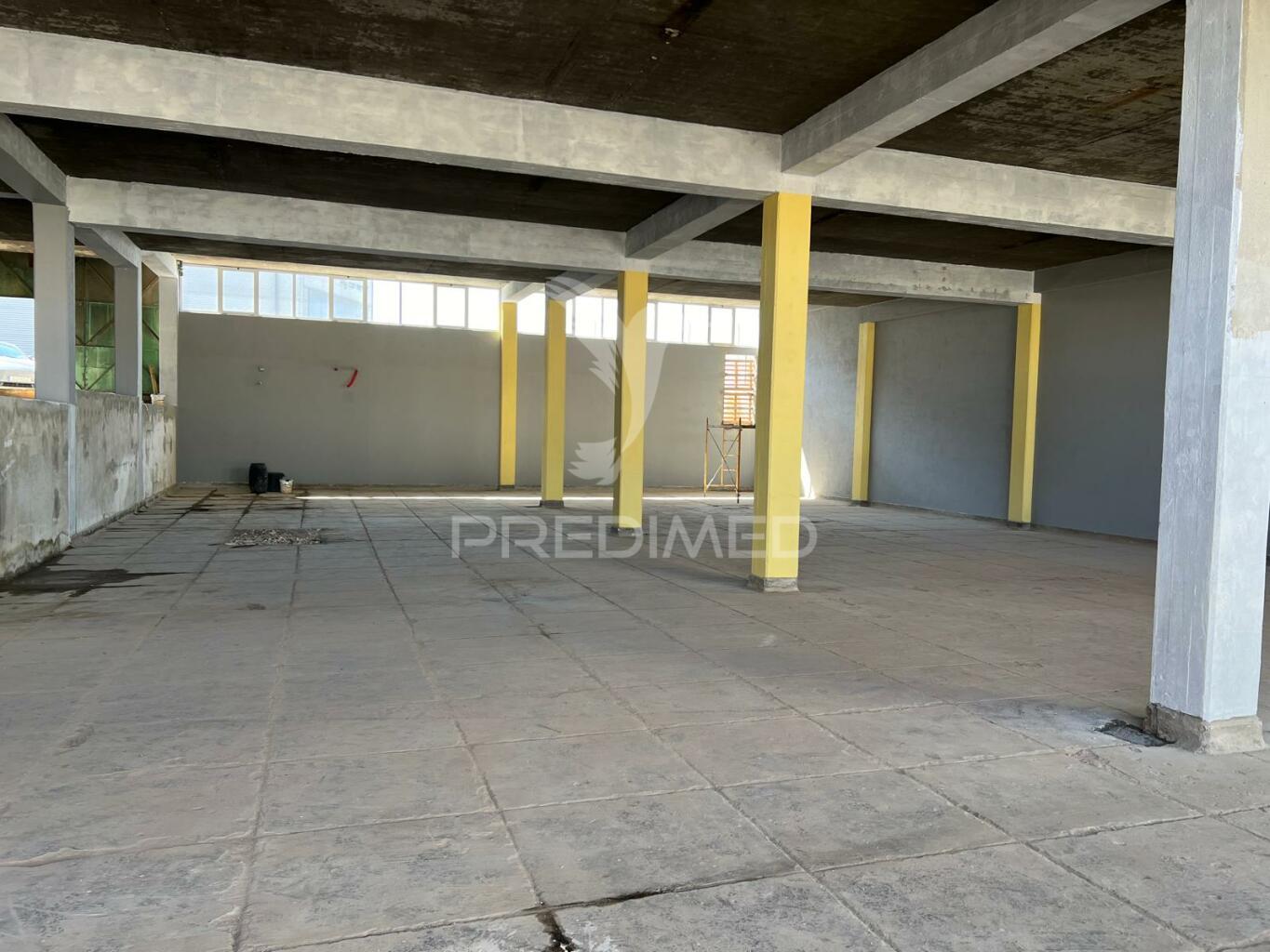 Armazém com área 2550m2 junto ao aeroporto lisboa