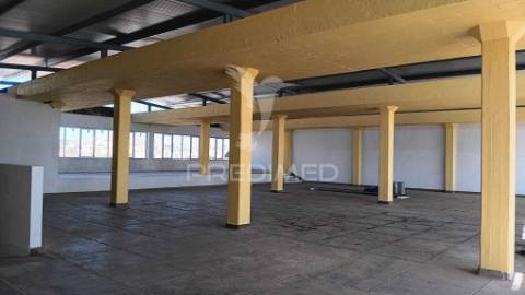 Armazém com área 2550m2 junto ao aeroporto lisboa