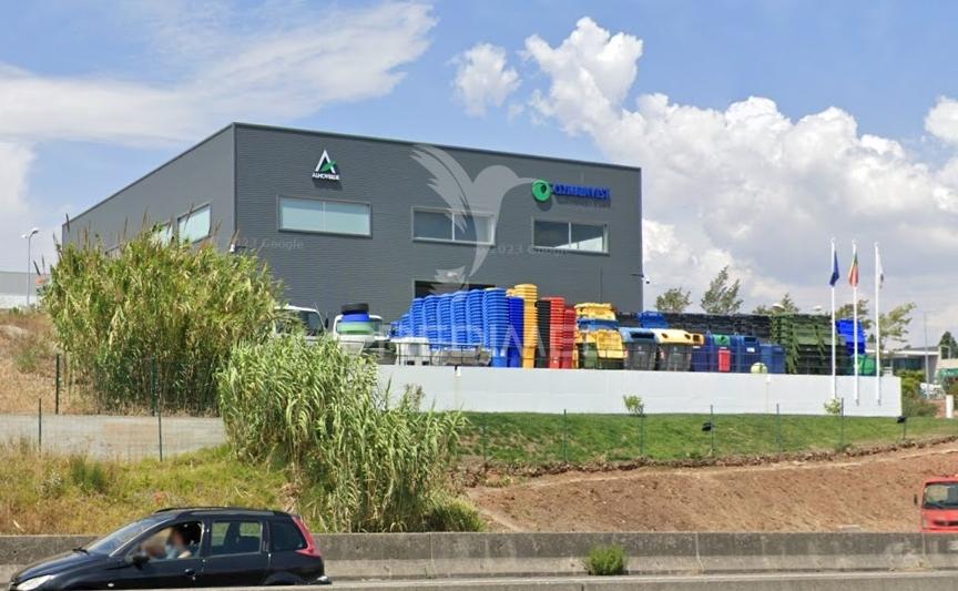 Venda de armazém com logradouro privado 1000m2 loures
