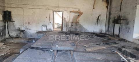 Armazém em ribeira do pardo/ santana/ nisa