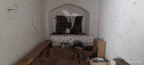 Armazém em ribeira do pardo/ santana/ nisa