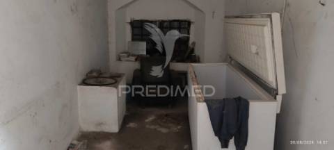 Armazém em ribeira do pardo/ santana/ nisa