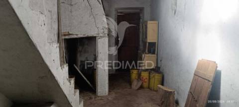 Armazém em ribeira do pardo/ santana/ nisa