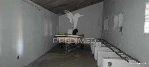 Armazém em ribeira do pardo/ santana/ nisa