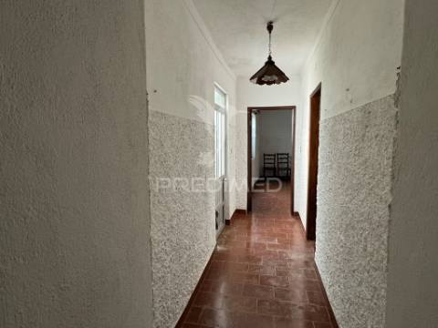 Moradia bifamiliar em portalegre