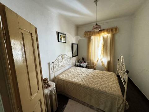 Moradia bifamiliar em portalegre