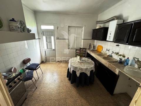 Moradia bifamiliar em portalegre