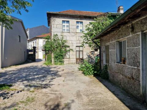 Moradia t4 localizada na vila das taipas, guimarães.