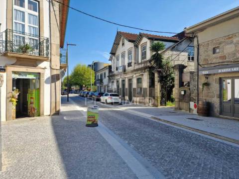 Moradia t4 localizada na vila das taipas, guimarães.