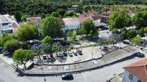 Terreno urbano no centro da vila de pernes / santarém