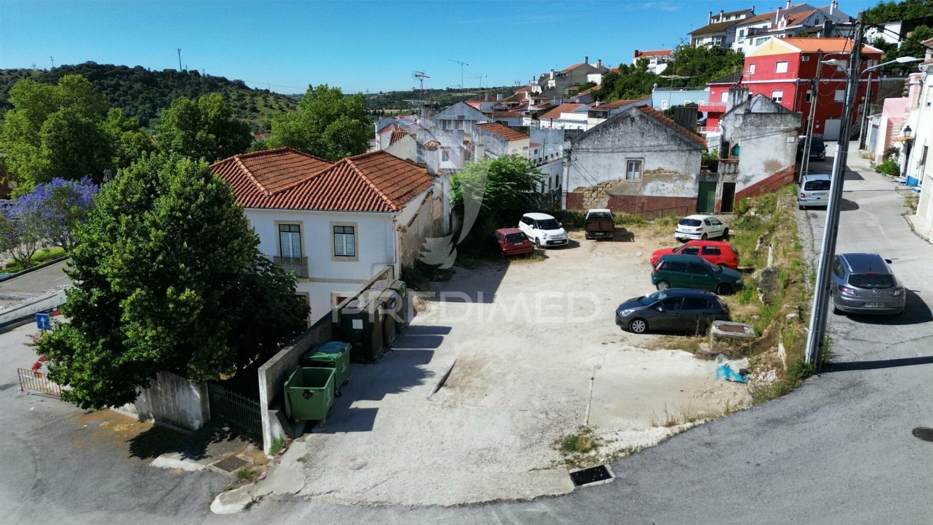 Terreno urbano no centro da vila de pernes / santarém