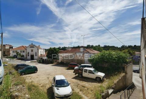 Terreno urbano no centro da vila de pernes / santarém
