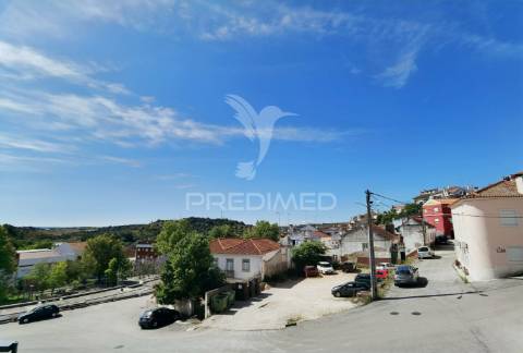 Terreno urbano no centro da vila de pernes / santarém