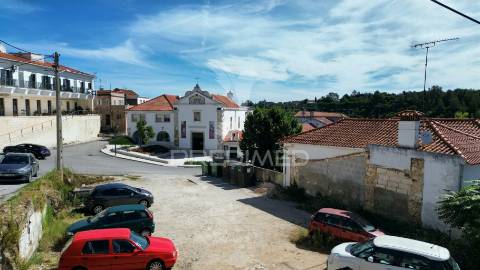 Terreno urbano no centro da vila de pernes / santarém