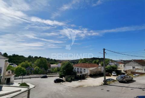 Terreno urbano no centro da vila de pernes / santarém