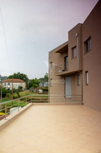 Descubra este prédio versátil em lordelo, paredes!