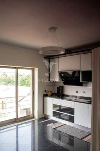 Descubra este prédio versátil em lordelo, paredes!