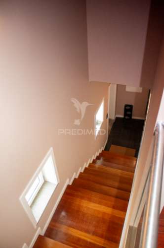 Descubra este prédio versátil em lordelo, paredes!