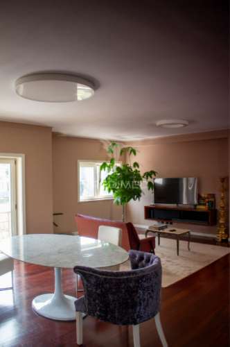 Descubra este prédio versátil em lordelo, paredes!