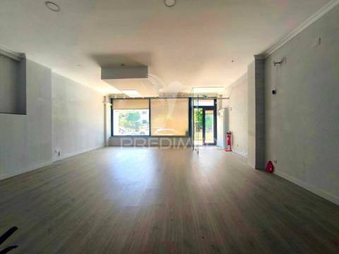 Espaço comercial para arrendamento - u.f. nogueiró e tenões