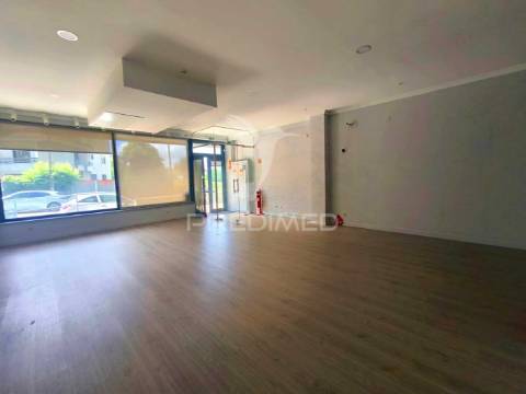 Espaço comercial para arrendamento - u.f. nogueiró e tenões
