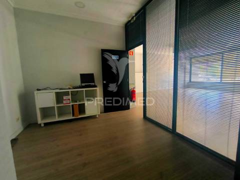 Espaço comercial para arrendamento - u.f. nogueiró e tenões