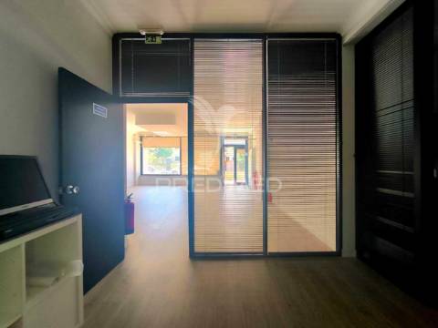 Espaço comercial para arrendamento - u.f. nogueiró e tenões