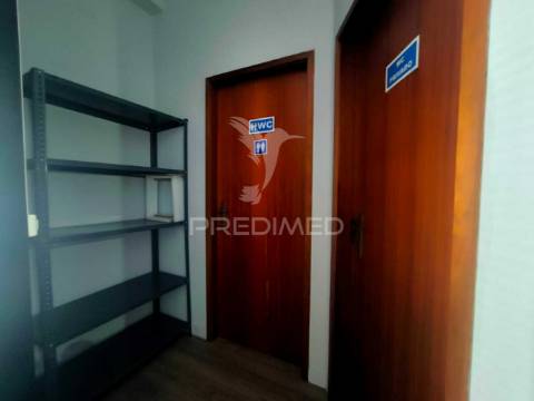 Espaço comercial para arrendamento - u.f. nogueiró e tenões