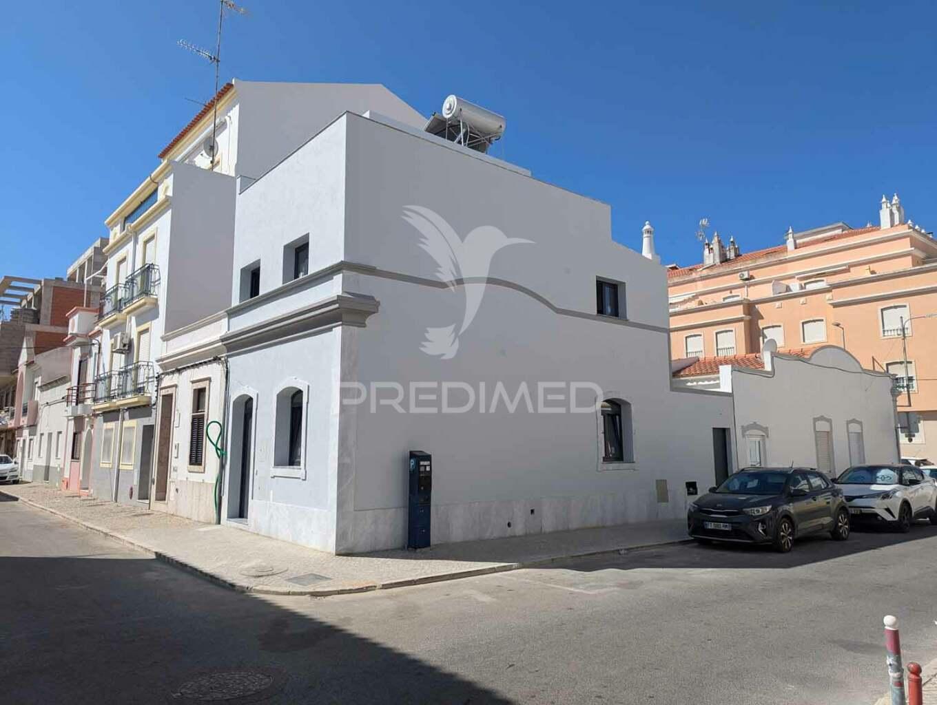 Moradia t2 nova, central, em vila real de santo antónio