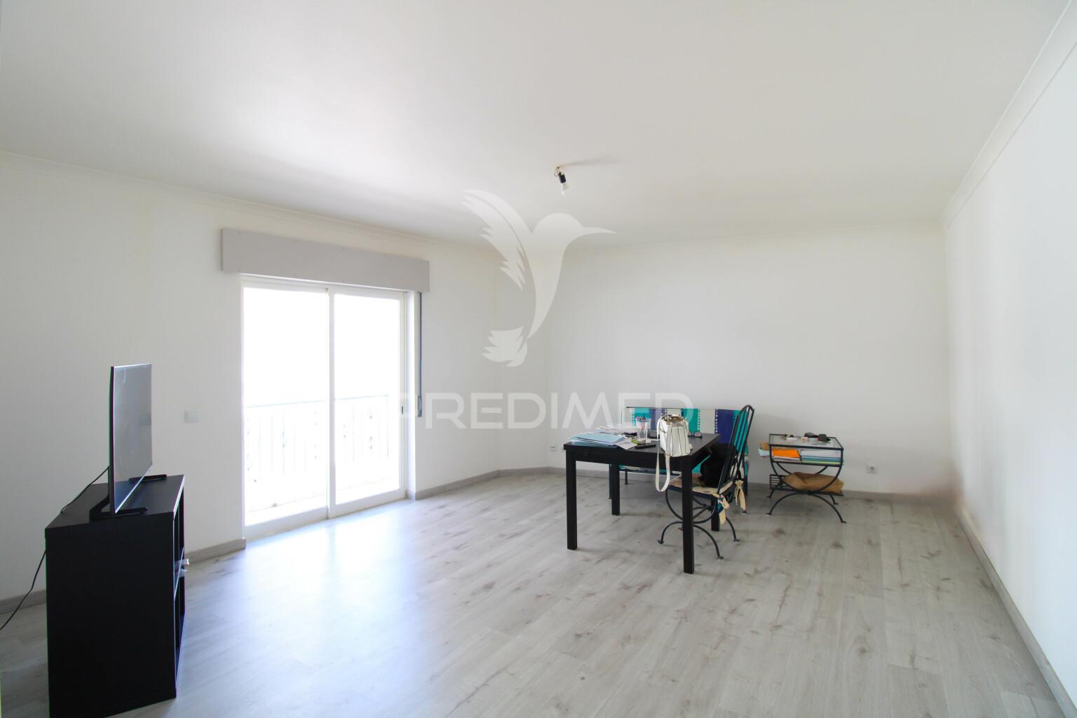 Apartamento t3 renovado em olhão
