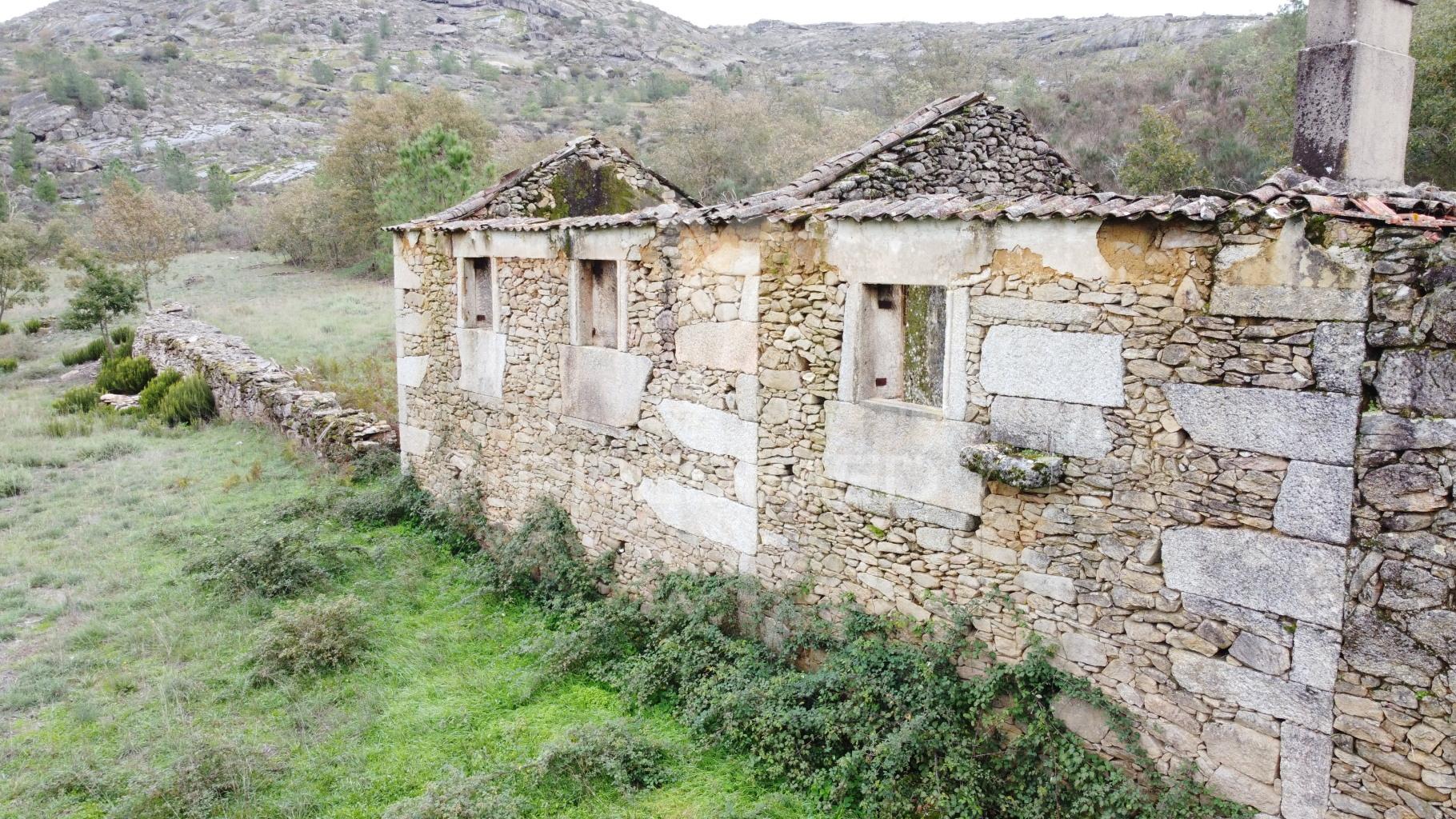 Quinta para reabilitar em fuinhas, fornos de algodres