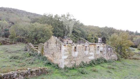 Quinta para reabilitar em fuinhas, fornos de algodres