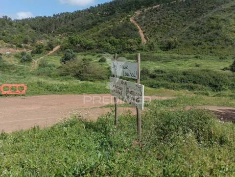 Terreno com ruina tojeiro