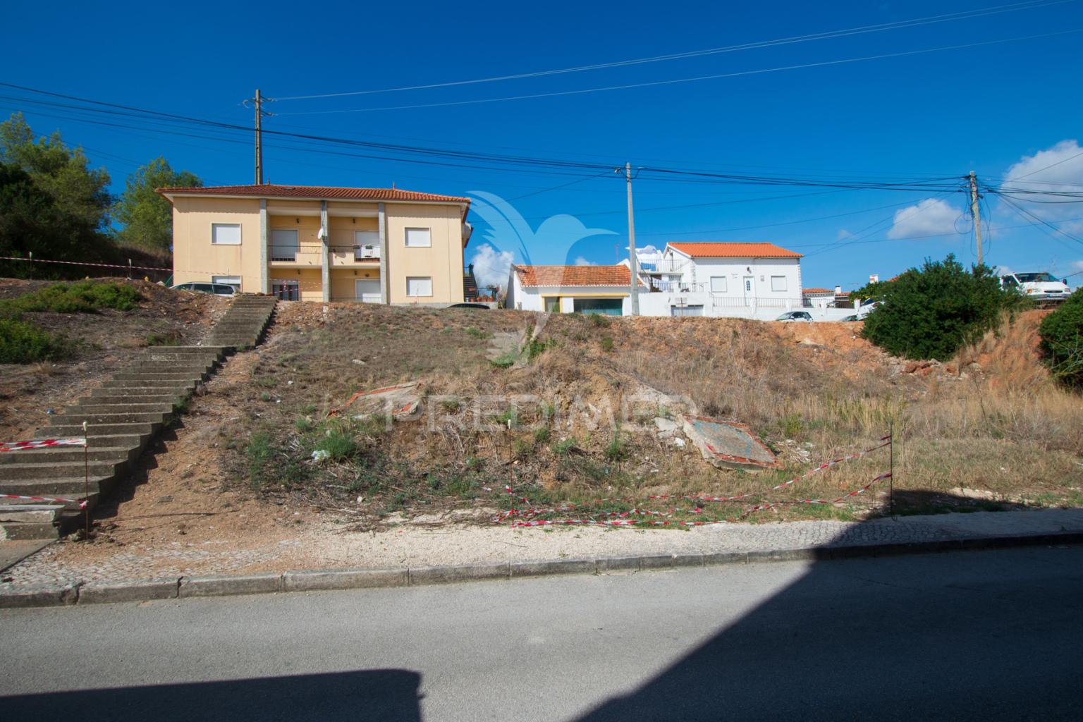 Terreno urbano para moradia com projeto - alenquer
