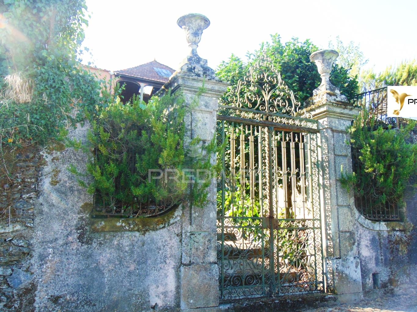 Casa centenária no alto douro vinhateiro
