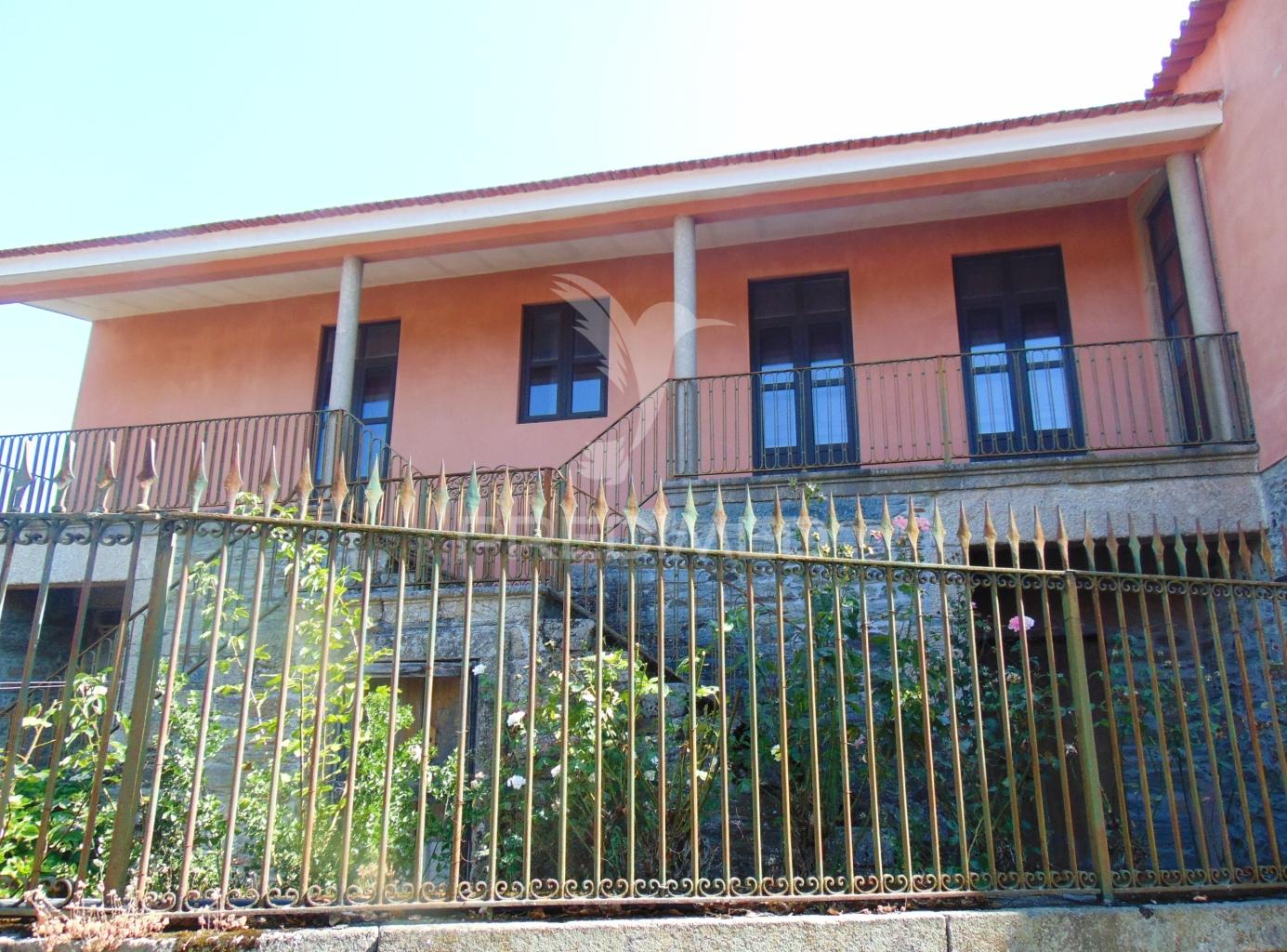 Casa centenária no alto douro vinhateiro