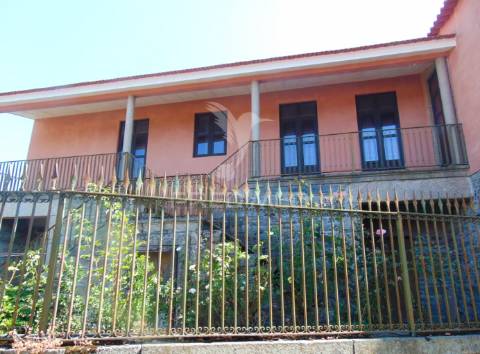 Casa centenária no alto douro vinhateiro