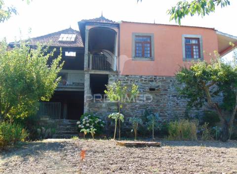 Casa centenária no alto douro vinhateiro