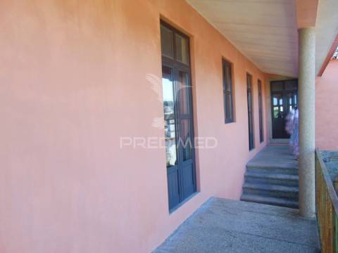 Casa centenária no alto douro vinhateiro