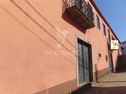 Casa centenária no alto douro vinhateiro