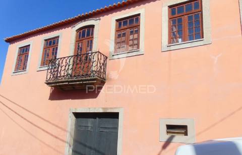 Casa centenária no alto douro vinhateiro