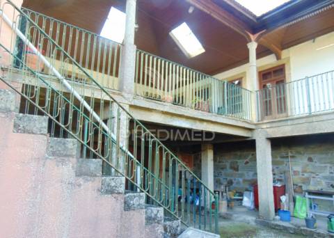 Casa centenária no alto douro vinhateiro