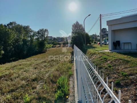 Terreno urbano na entrada principal de torres novas