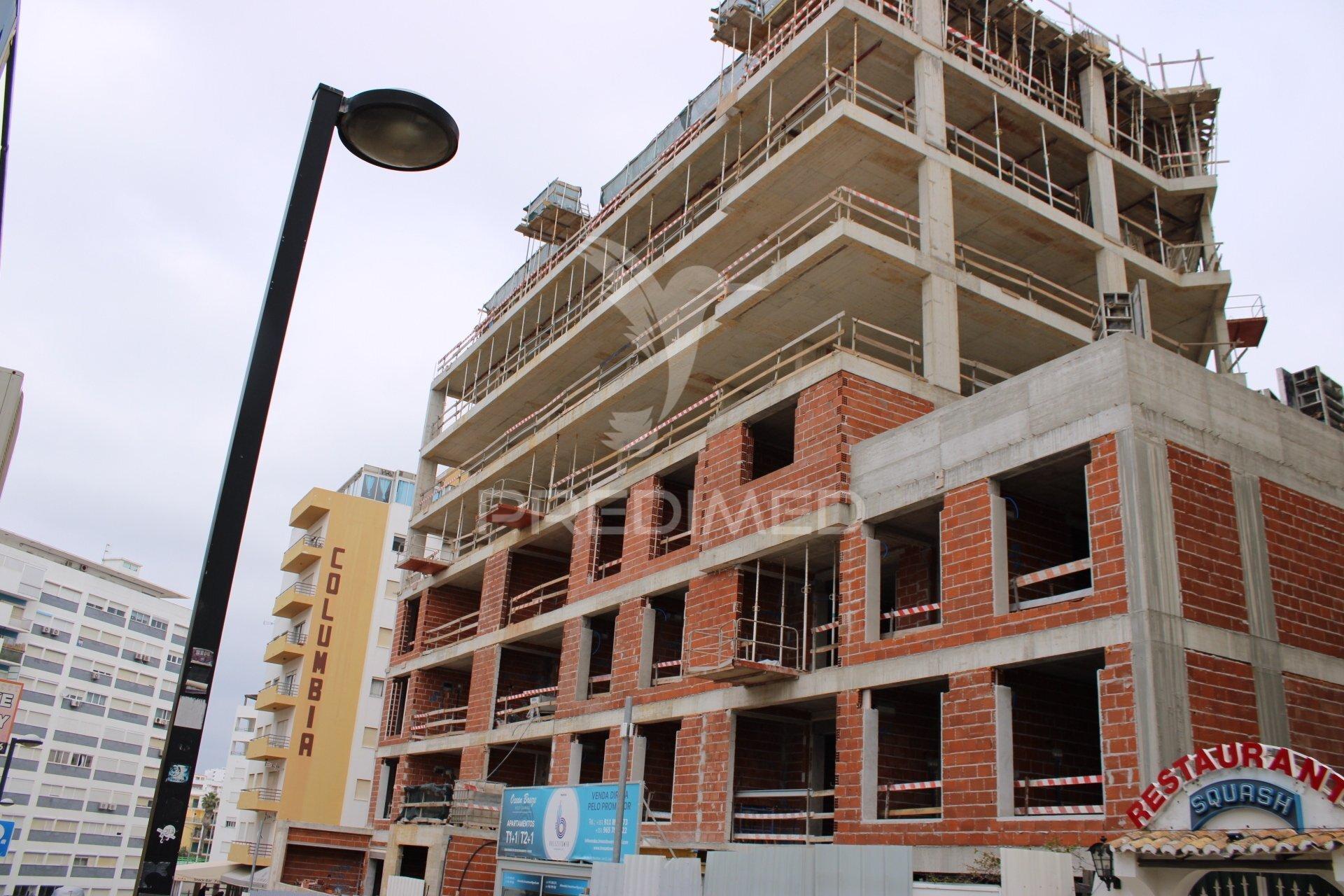 Apartamento t2+1 na primeira linha da praia da rocha